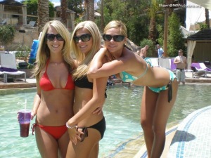 3 Blondes Poolside